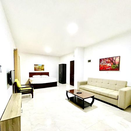 Faraseen Apartments Al Qastal Buitenkant foto