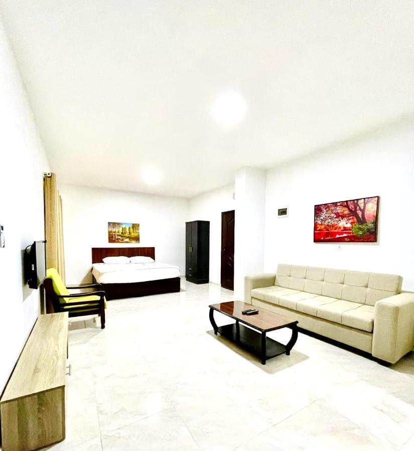 Faraseen Apartments Al Qastal Buitenkant foto