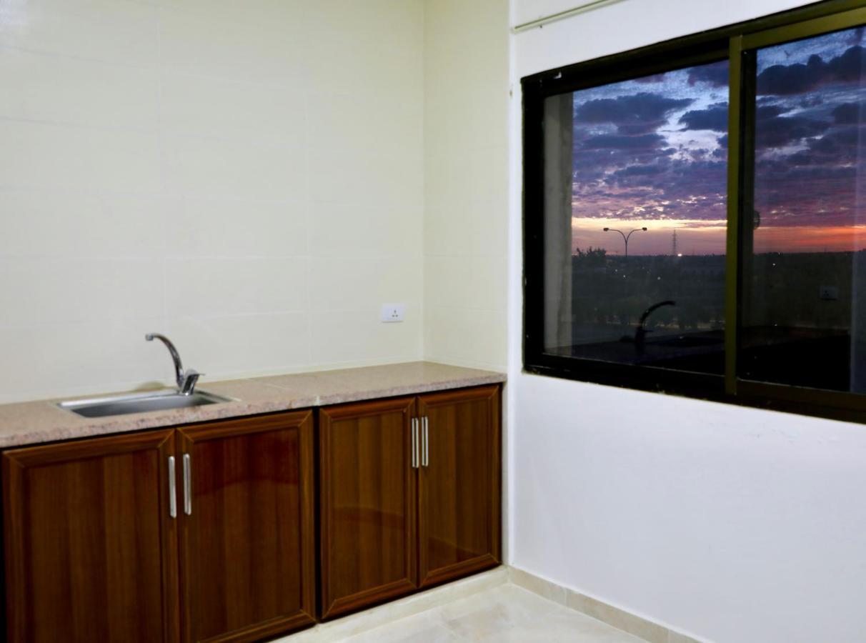Faraseen Apartments Al Qastal Buitenkant foto