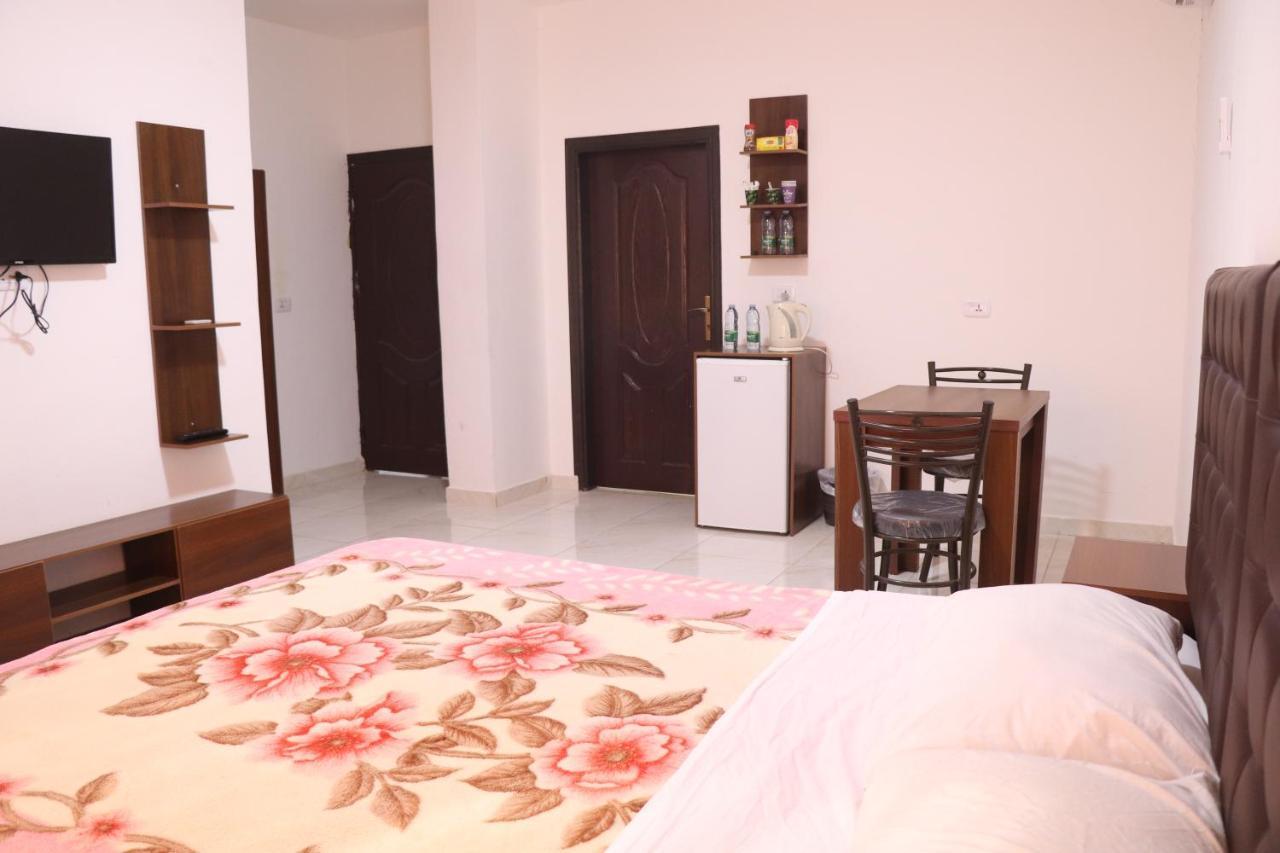 Faraseen Apartments Al Qastal Buitenkant foto