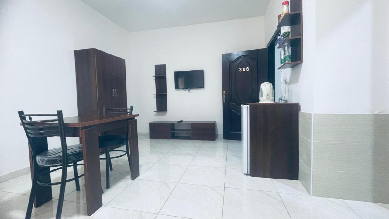 Faraseen Apartments Al Qastal Buitenkant foto